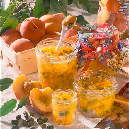 Pfirsichkonfitüre mit Pistazien Rezept Pfirsichkonfitüre mit Pistazien Rezept