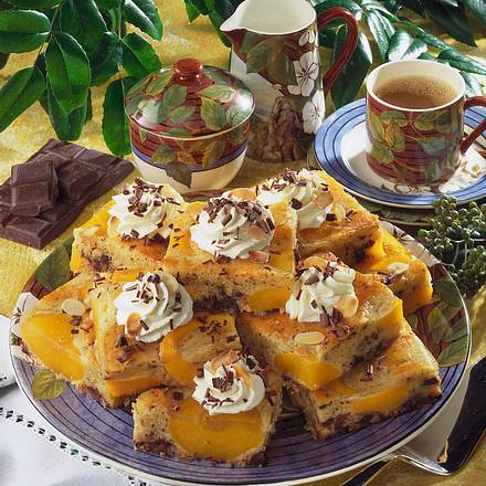 Pfirsichkuchen mit Schokolade und Mandeln Rezept Pfirsichkuchen mit Schokolade und Mandeln Rezept