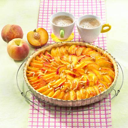 Pfirsichtarte mit Pinienkernen Rezept Pfirsichtarte mit Pinienkernen Rezept