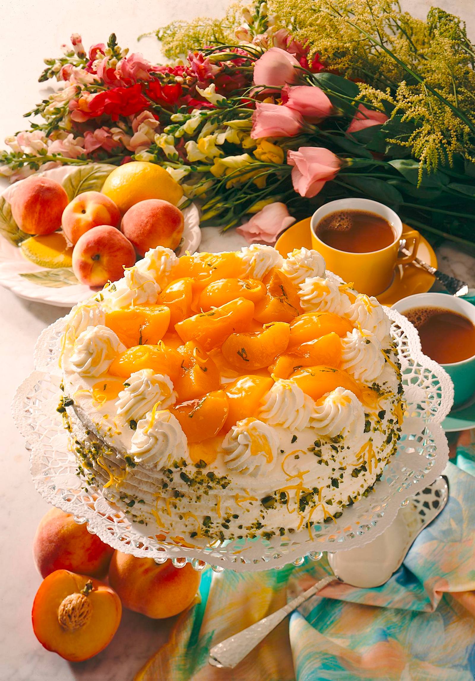 Pfirsichtorte mit Zitronensahne Rezept | LECKER