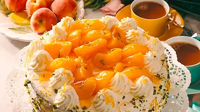 Pfirsichtorte mit Zitronensahne Rezept - Foto: LECKER @ Bauer Media Group