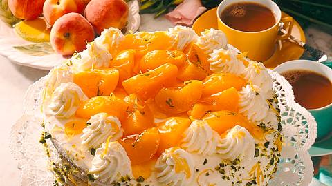 Pfirsichtorte mit Zitronensahne Rezept - Foto: Neckermann