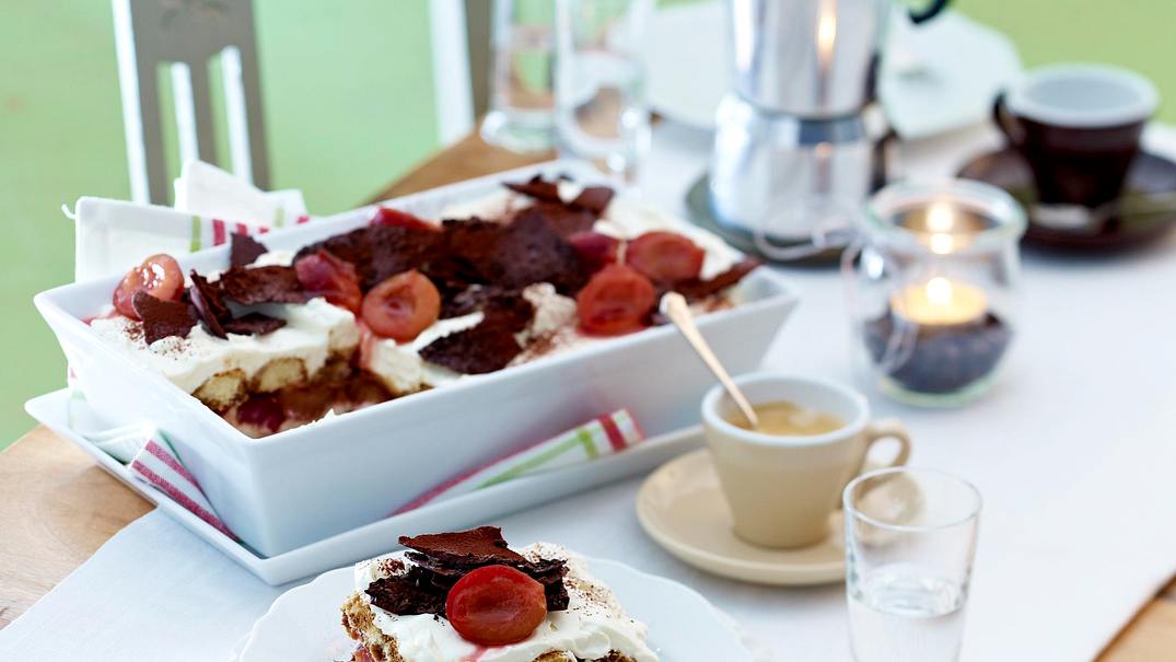 Pflaumen-Amaretto-Tiramisu Rezept - Foto: LECKER @ Bauer Media Group