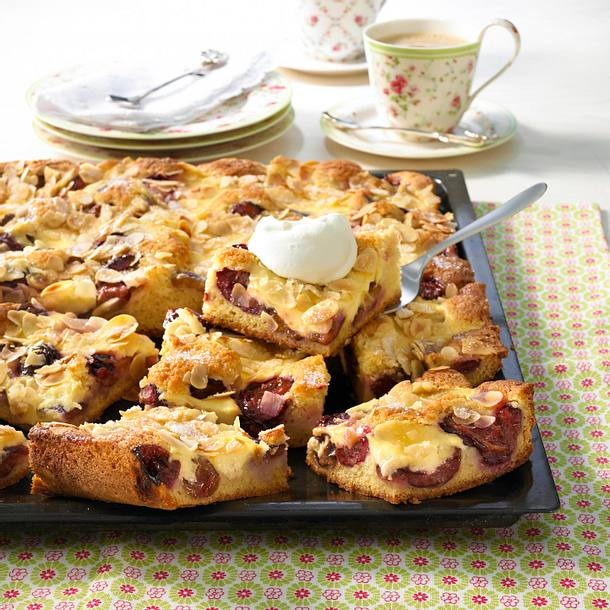 Pflaumen-Blechkuchen mit Mandelkruste Rezept Pflaumen-Blechkuchen mit Mandelkruste Rezept