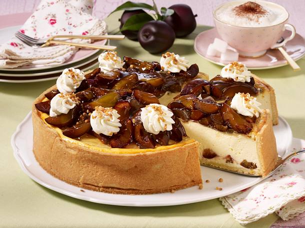 Pflaumen-Käsetorte mit Sahnetuffs Rezept Pflaumen-Käsetorte mit Sahnetuffs Rezept