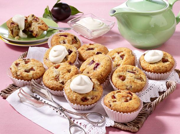 Pflaumen-Muffins mit Schmand Rezept Pflaumen-Muffins mit Schmand Rezept