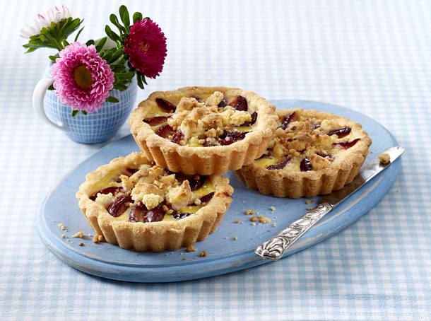 Pflaumen-Tarteletts mit Krokantstreuseln Rezept
