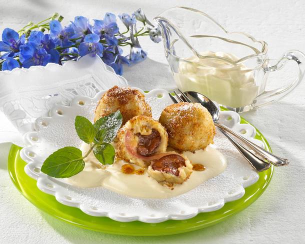 Pflaumenklöße mit Vanillesoße Rezept