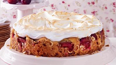 Pflaumenkuchen mit Baiser-Haube Rezept - Foto: LECKER @ Bauer Media Group
