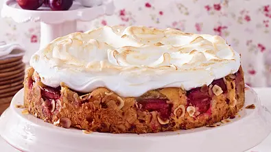 Pflaumenkuchen mit Baiser-Haube Rezept - Foto: LECKER @ Bauer Media Group