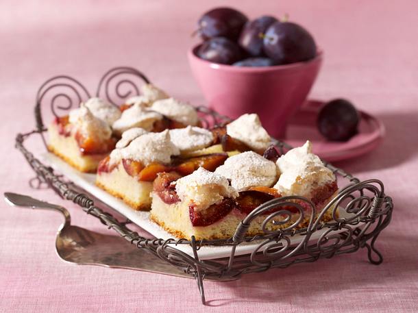 Pflaumenkuchen mit Kokosbaiser Rezept