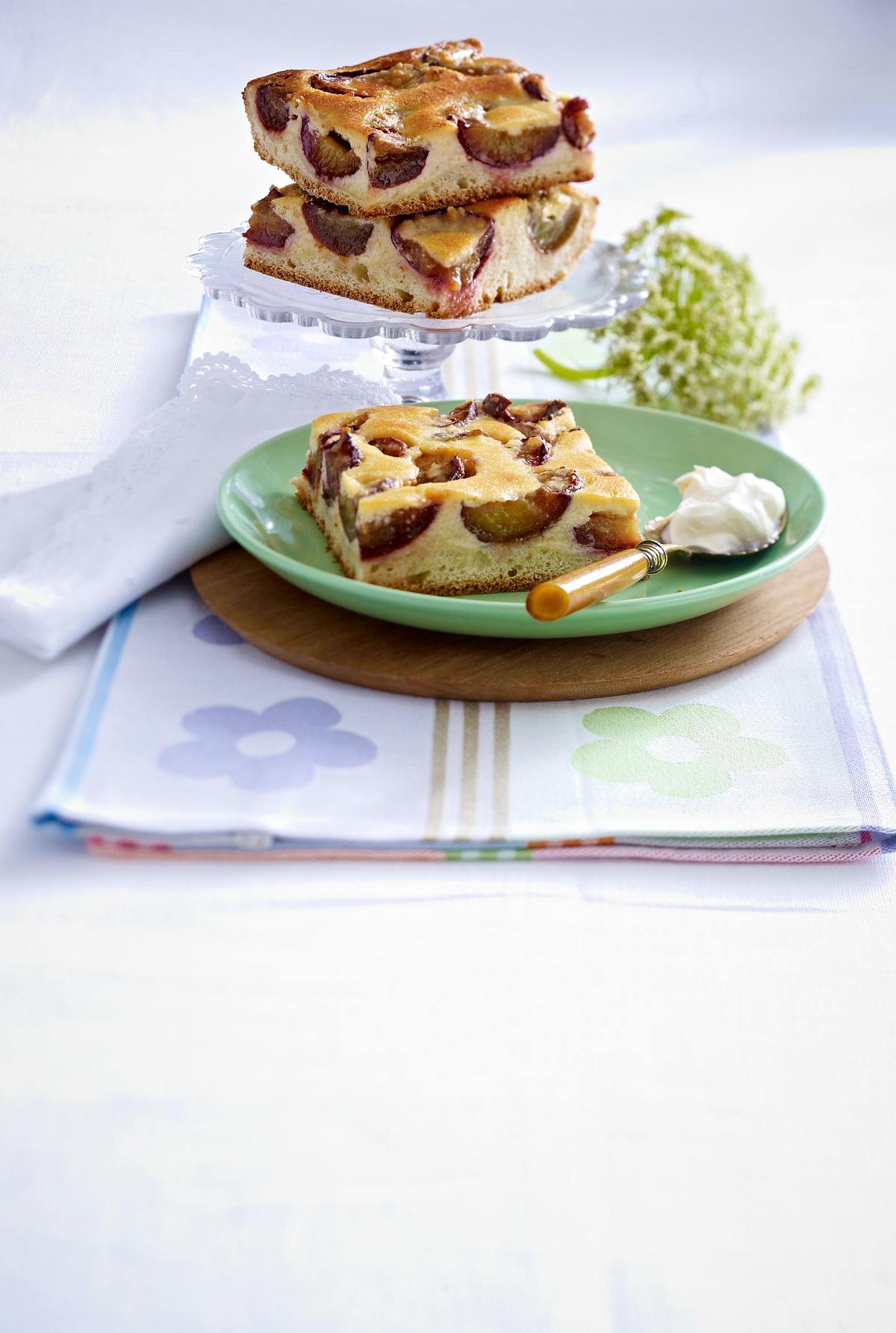 Pflaumenkuchen mit Marzipanguss Rezept