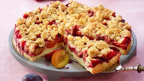 Pflaumenkuchen mit Streuseln - Foto: House of Food / Bauer Food Experts KG