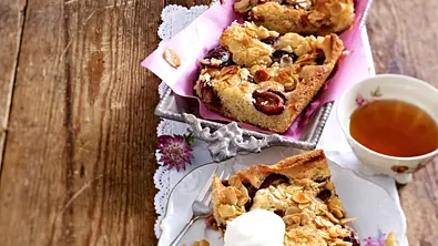 Pflaumenkuchen vom Blech Rezept - Foto: LECKER @ Bauer Media Group