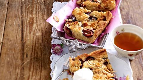 Pflaumenkuchen vom Blech Rezept - Foto: House of Food / Bauer Food Experts KG