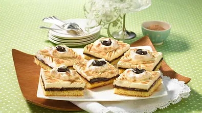 Pflaumenmuskuchen mit Schmand Rezept - Foto: LECKER @ Bauer Media Group