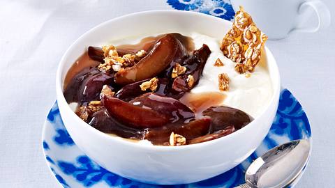 Pflaumenquark und Krokant Rezept - Foto: House of Food / Bauer Food Experts KG