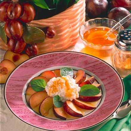 Pflaumenspalten mit Frischkäse Rezept Pflaumenspalten mit Frischkäse Rezept