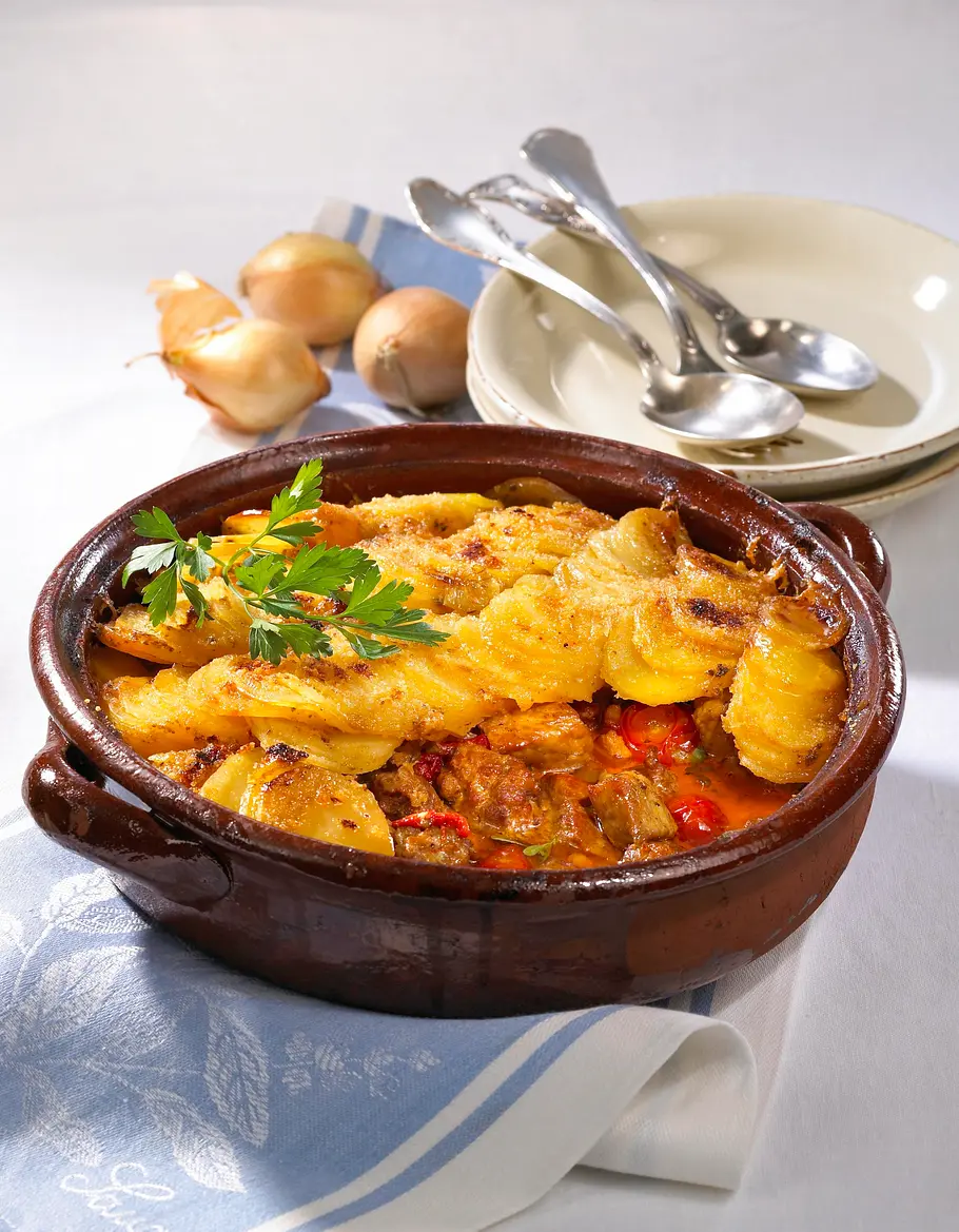 Pfunds-Gulasch mit Kartoffelkruste Rezept Pfunds-Gulasch mit Kartoffelkruste Rezept