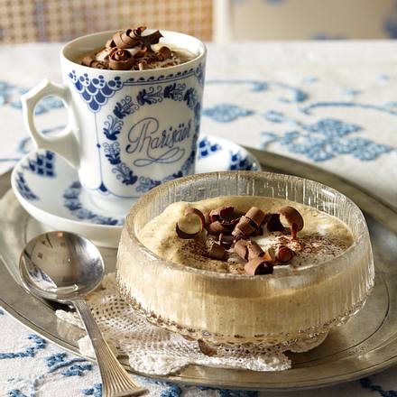Pharisäercreme mit Sahne-Schoko-Häubchen Rezept