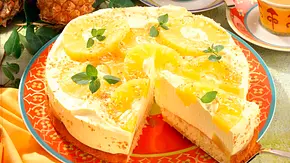 Philadelphia-Torte mit Ananas und Kokos Rezept - Foto: LECKER @ Bauer Media Group Philadelphia-Torte mit Ananas und Kokos Rezept - Foto: LECKER @ Bauer Media Group