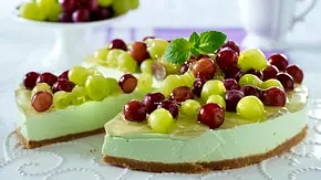 Philadelphia-Torte mit Weintrauben und Zitronen-Minzlikörcreme Rezept - Foto: LECKER @ Bauer Media Group Philadelphia-Torte mit Weintrauben und Zitronen-Minzlikörcreme Rezept - Foto: LECKER @ Bauer Media Group