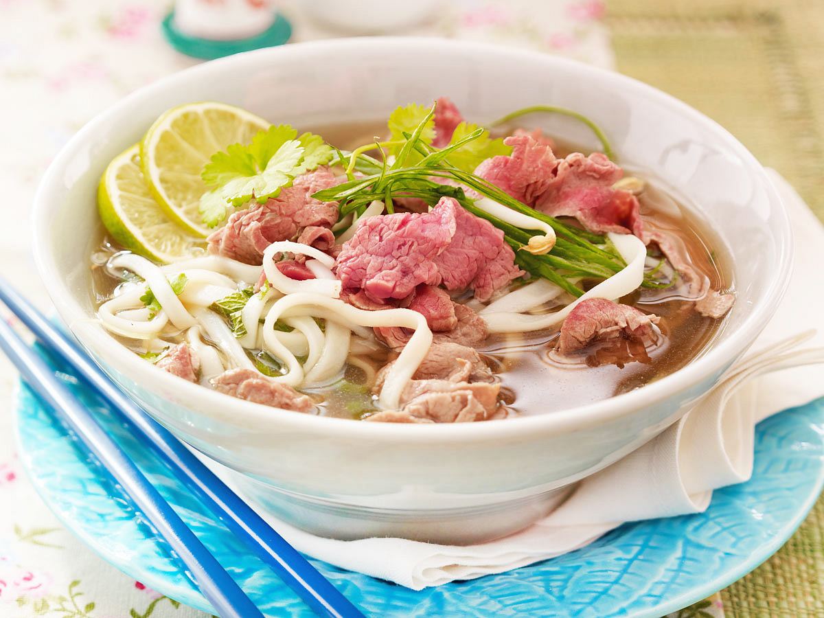 Pho Bo (Vietnamesische Nudelsuppe mit Rindfleisch) Rezept