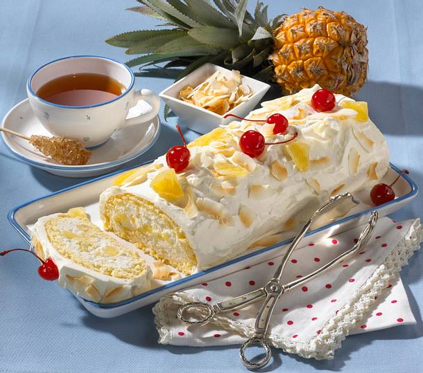 Piña Colada-Biskuitrolle Rezept