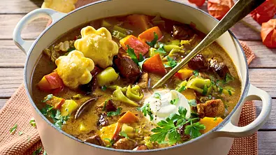 Pichelsteiner Kürbiseintopf Rezept - Foto: LECKER @ Bauer Media Group Pichelsteiner Kürbiseintopf Rezept - Foto: LECKER @ Bauer Media Group