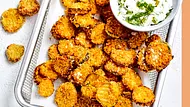 Pickle-Chips mit Skyr-Ranch-Soße Rezept - Foto: Image Professionals Pickle-Chips mit Skyr-Ranch-Soße Rezept - Foto: Image Professionals