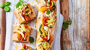 Picknick-Baguette mit Blitz-Pesto Rezept - Foto: House of Food / Bauer Food Experts KG