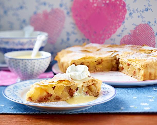 Pie mit Winterapfel und Vanillesoße Rezept