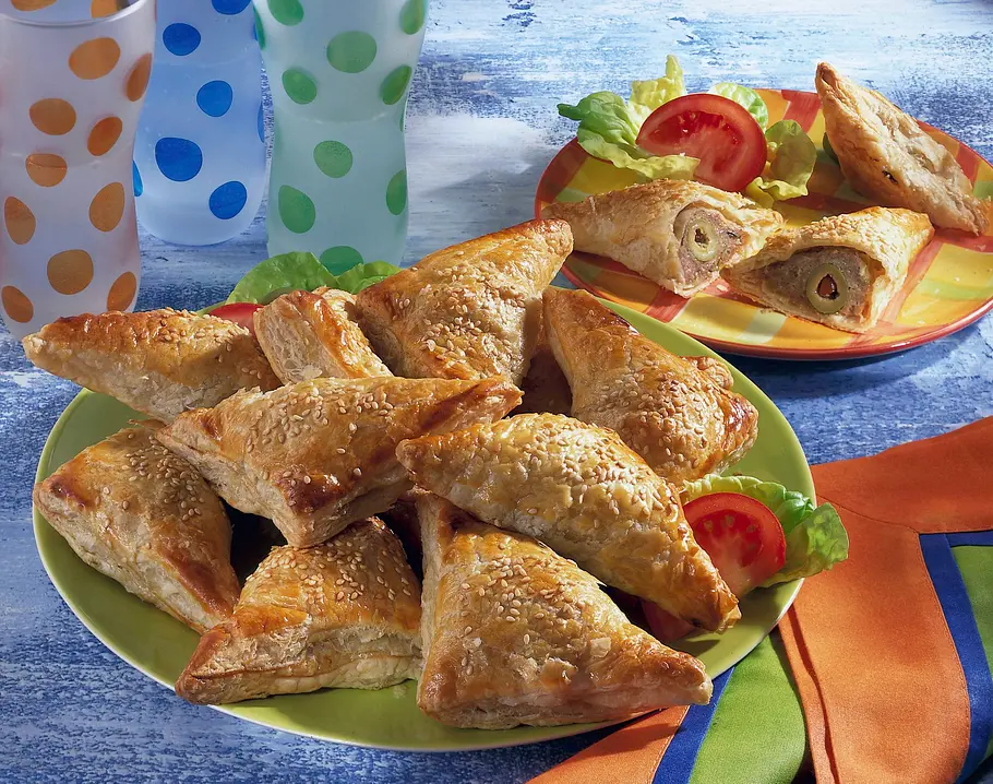 Pikant gefüllte Blätterteigtaschen Rezept Pikant gefüllte Blätterteigtaschen Rezept