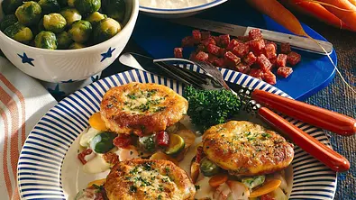 Pikant gefüllte Quarkplinsen Rezept - Foto: LECKER @ Bauer Media Group