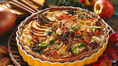 Pikante Apfel-Zwiebel-Tarte Rezept - Foto: House of Food / Bauer Food Experts KG