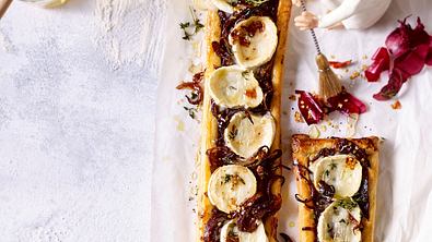 Pikante Blätterteig-Tarte mit Cassis-Zwiebeln Rezept - Foto: LECKER @ Bauer Media Group