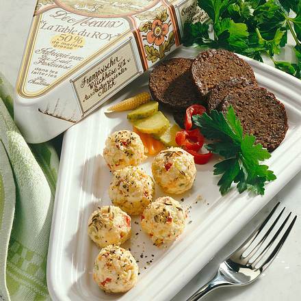 Pikante Camembert-Kugeln Rezept Pikante Camembert-Kugeln Rezept