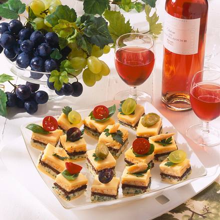 Pikante Käse-Petits-Fours Rezept Pikante Käse-Petits-Fours Rezept
