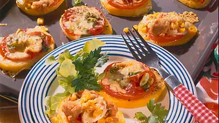 Pikante Kartoffel-Mini-Pizzen vom Blech Rezept - Foto: LECKER @ Bauer Media Group Pikante Kartoffel-Mini-Pizzen vom Blech Rezept - Foto: LECKER @ Bauer Media Group
