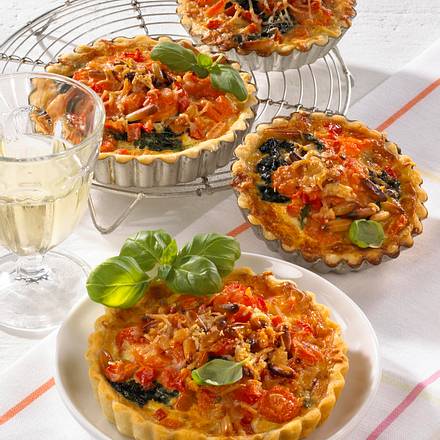 Pikante Törtchen mit Gemüsefüllung Rezept Pikante Törtchen mit Gemüsefüllung Rezept