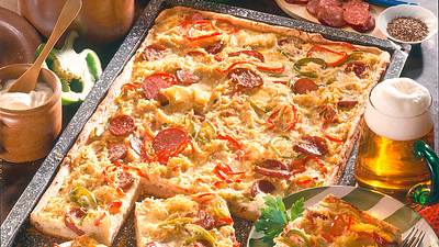 Pikanter Blechkuchen mit Sauerkraut Rezept - Foto: Neckermann