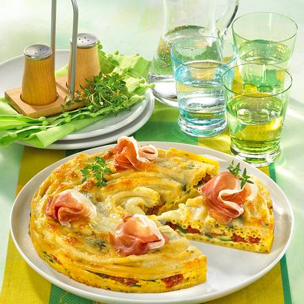 Pikanter Nudelkuchen mit Zucchini Rezept Pikanter Nudelkuchen mit Zucchini Rezept