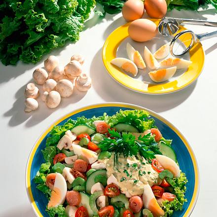 Pikanter Salat mit Ei Rezept Pikanter Salat mit Ei Rezept