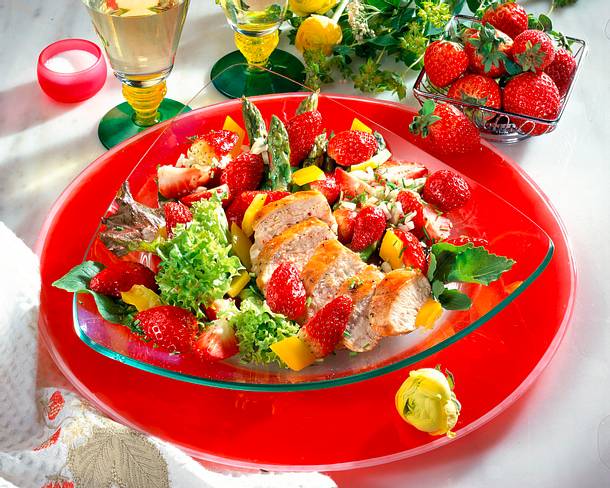 Pikanter Salat mit Erdbeeren Rezept Pikanter Salat mit Erdbeeren Rezept