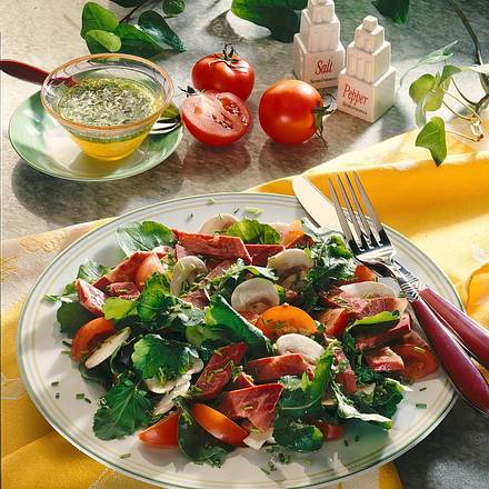 Pikanter Salat-Teller Rezept Pikanter Salat-Teller Rezept