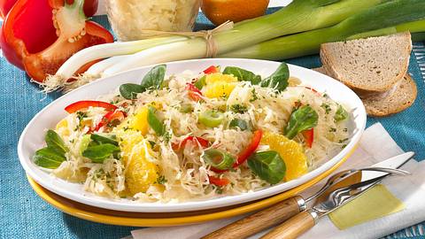 Pikanter Sauerkrautsalat Rezept - Foto: House of Food / Bauer Food Experts KG