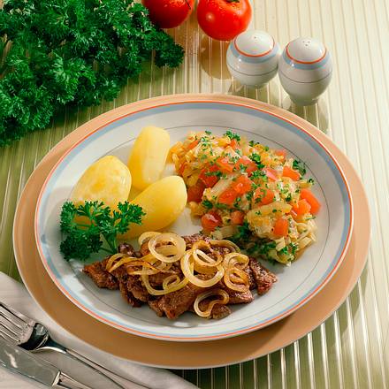 Pikantes Chinakohlgemüse mit Rinderfiletstreifen Rezept