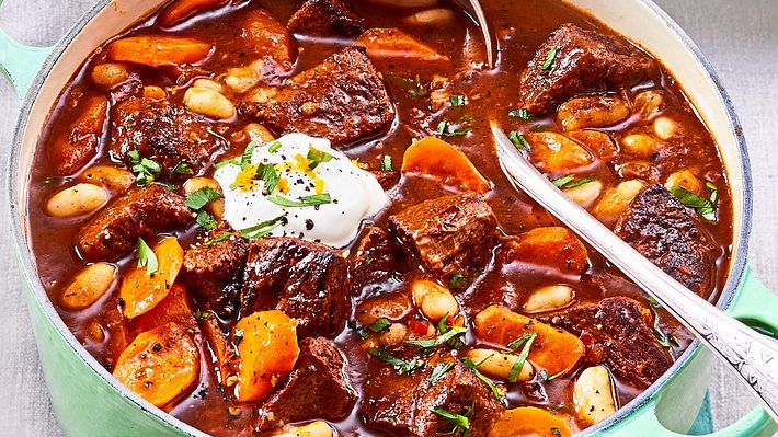 Pikantes Kesselgulasch Rezept - Foto: House of Food / Bauer Food Experts KG