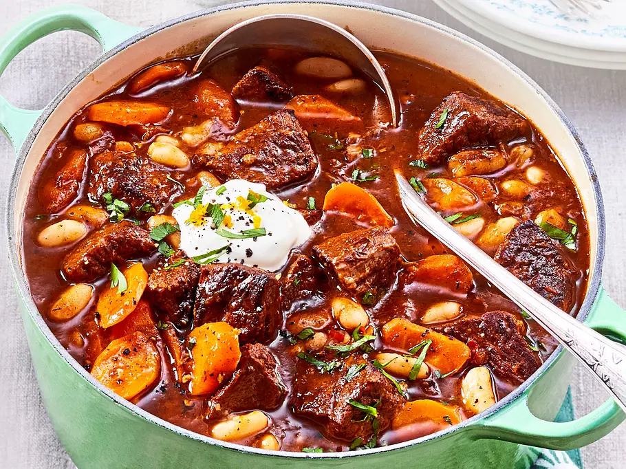 Pikantes Kesselgulasch Rezept | LECKER Pikantes Kesselgulasch Rezept | LECKER