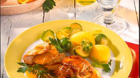 Pikantes Putenschnitzel mit Rosenkohl Rezept - Foto: House of Food / Bauer Food Experts KG